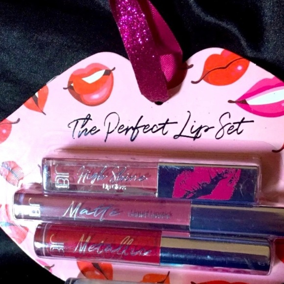 4PCS 👄 Paradise Bundle 💋 💄 - Picture 2 of 4